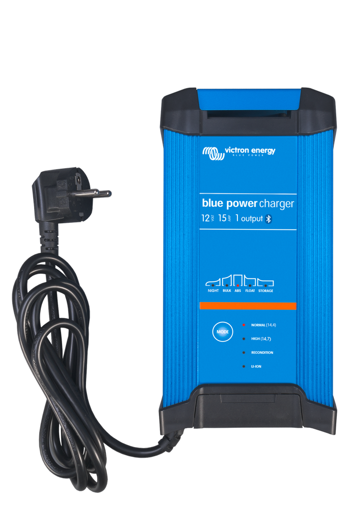 Blue Smart IP22 Charger 12/15 (1)